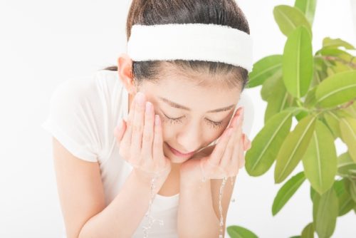 大人のニキビのためのクレンジング「HINサファイアクレンジングジェル」